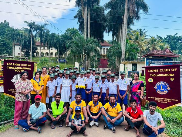 පරිසර නියමු කන්ඩායම හා තෝලංගමුව සිංහ සමාජය එක්ව සිදුකරන ලද පරිසරය පිරිසිදු කිරීම