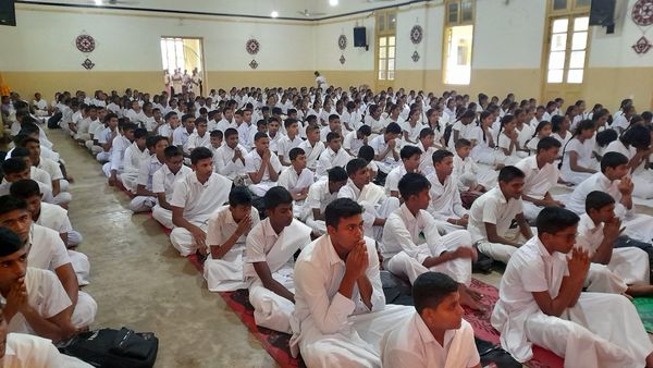 වෙසක් උත්සවය වෙනුවෙන් අටසිල් සමාදන් වීම... ධර්ම දේශනා හා භාවනා වැඩසටහන්