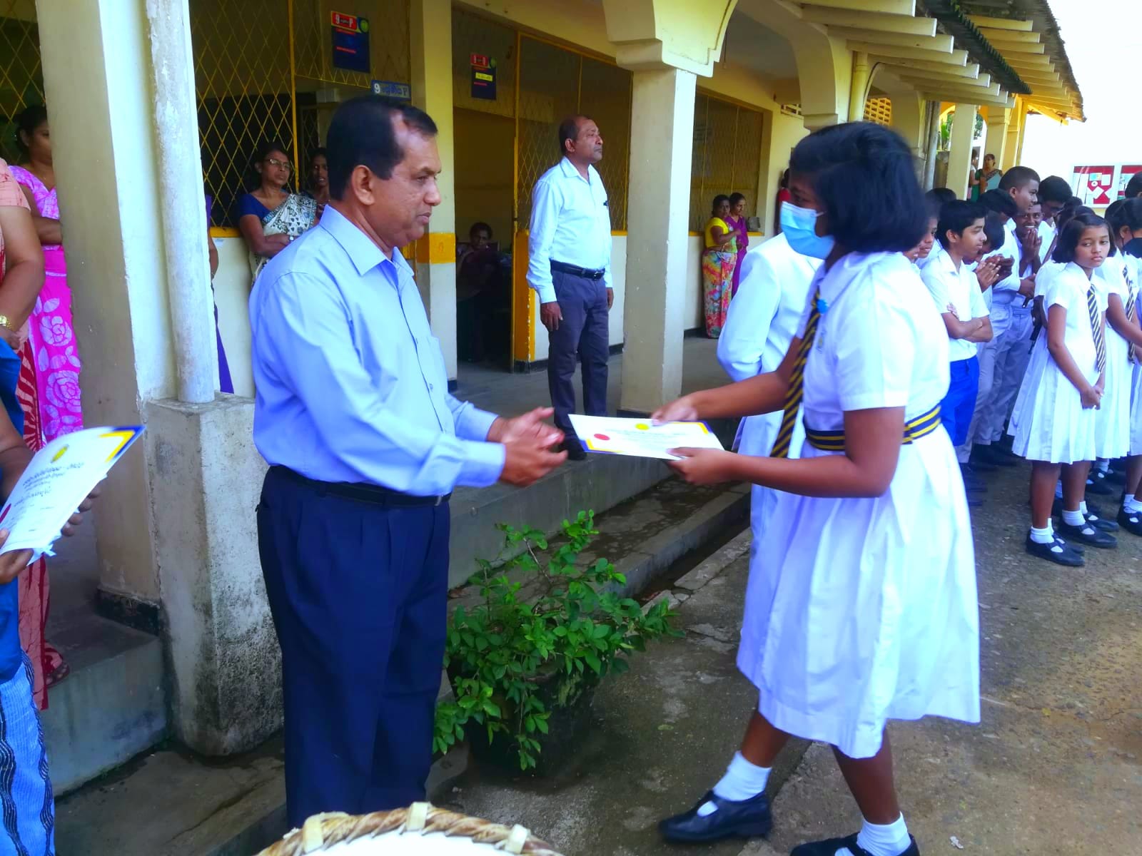 සමස්ථ ලංකා සිසු චිත්‍ර හා සාහිත්‍ය  ජයග්‍රහණ වෙනුවෙන් සහතික පත්‍ර ප්‍රදානය කිරීම .....